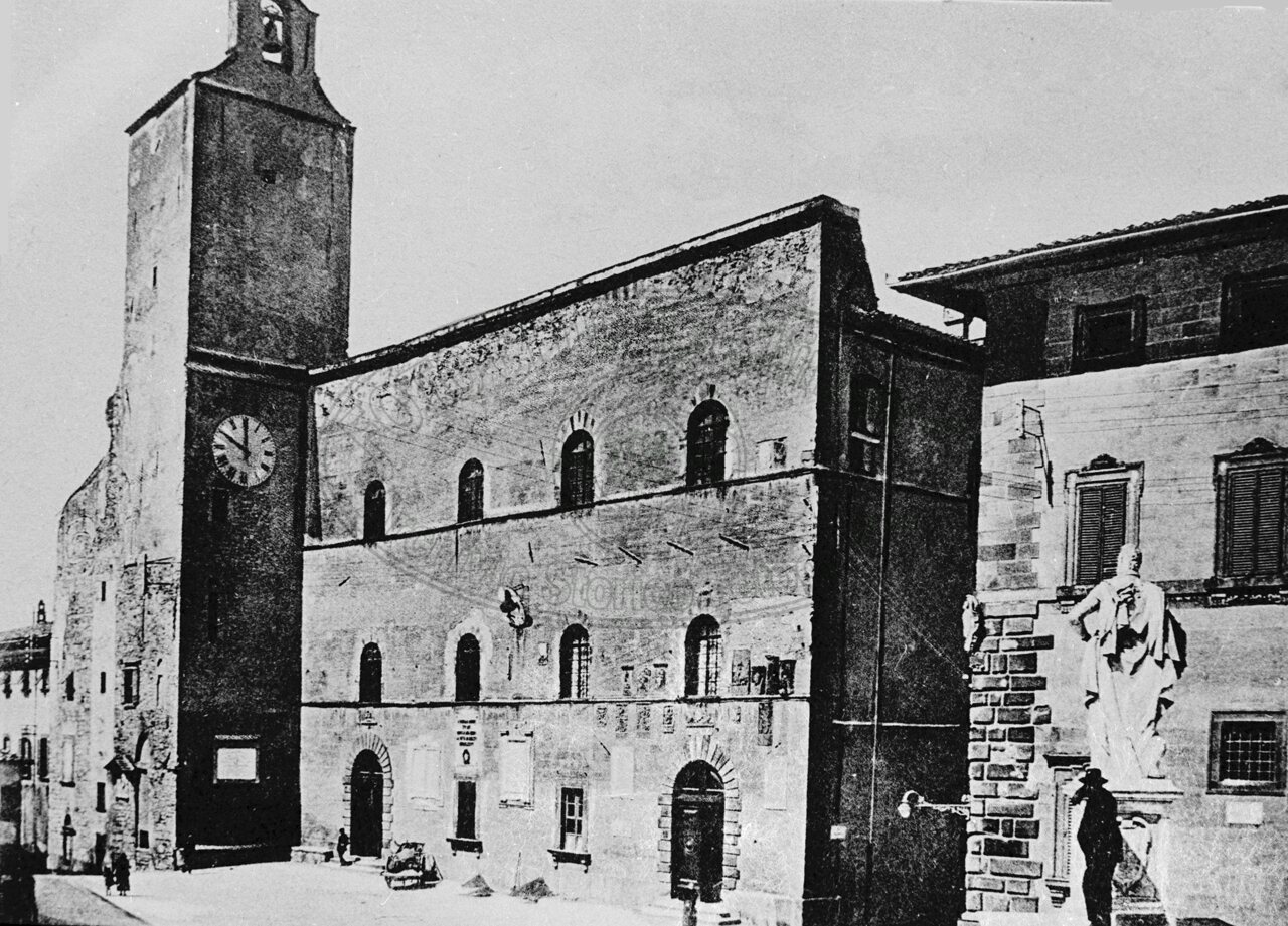 Piazza del Comune (dei Priori, della Libertà)