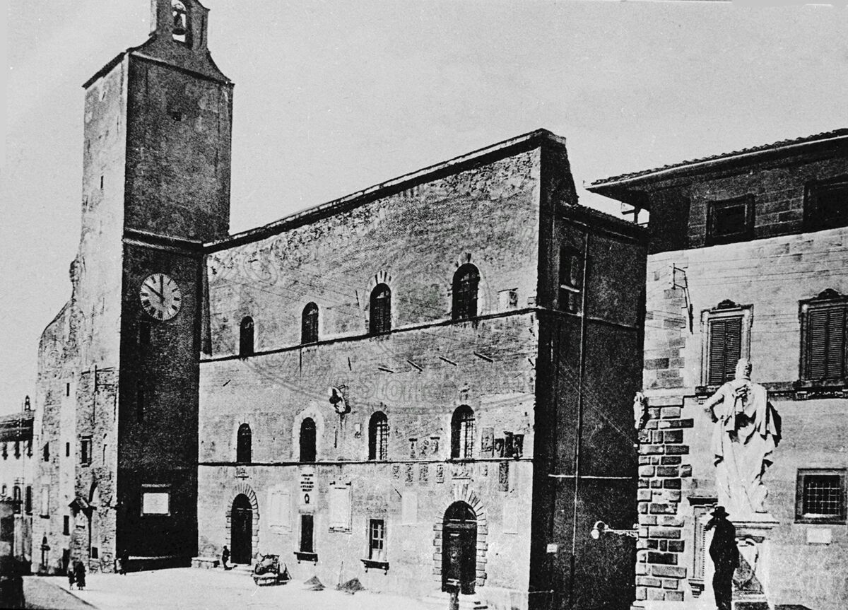 Piazza del Comune (dei Priori, della Libertà)