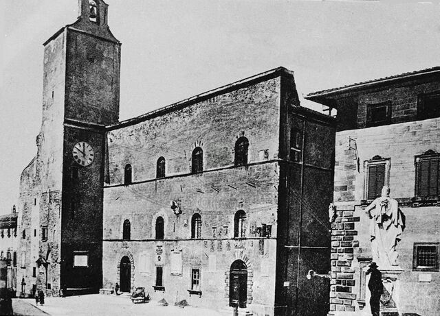 Piazza del Comune (dei Priori, della Libertà)