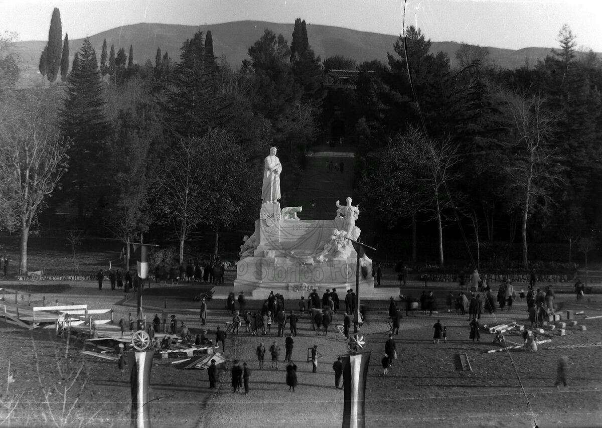 Monumento a Petrarca