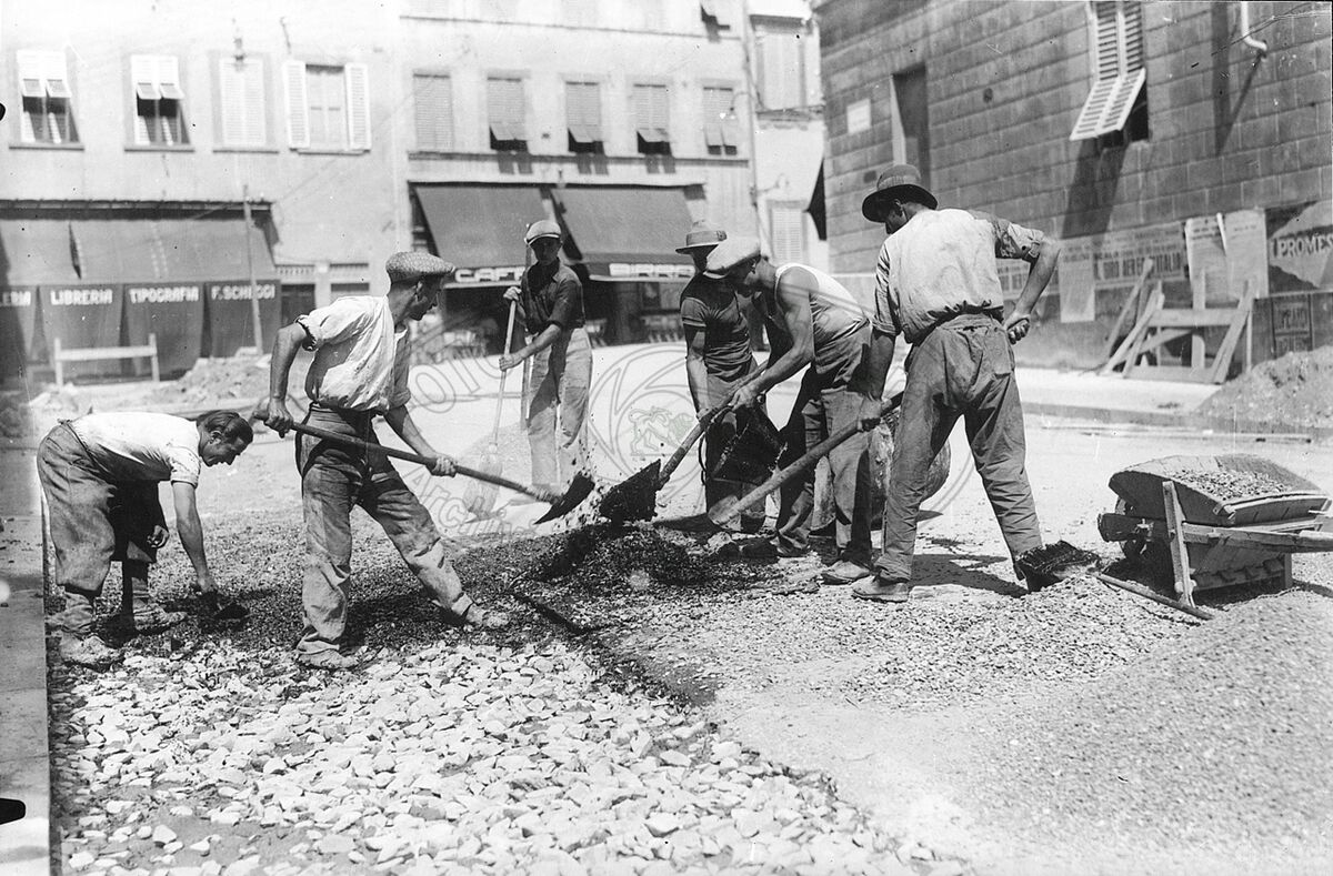 Lavori stradali in Via Guido Monaco