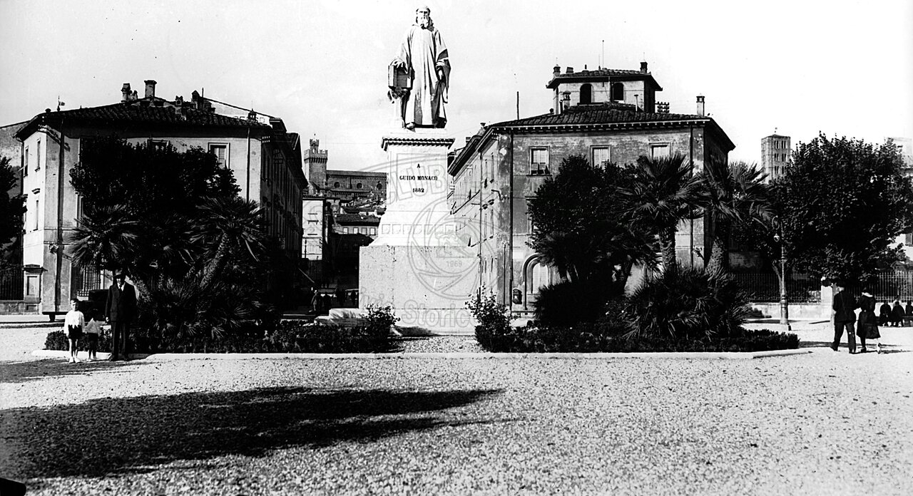Piazza Guido Monaco