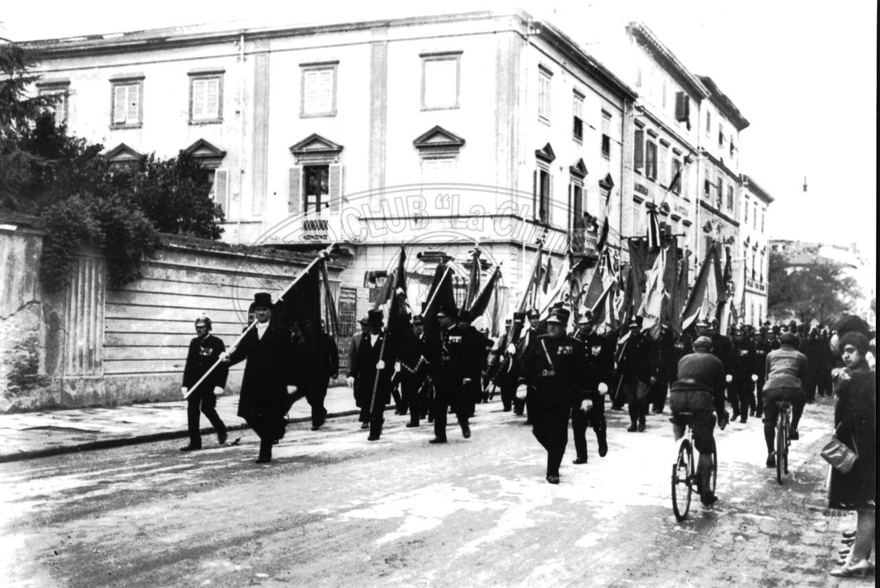 Corteo in Via Guido Monaco