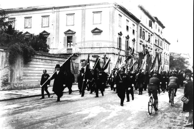 Corteo in Via Guido Monaco