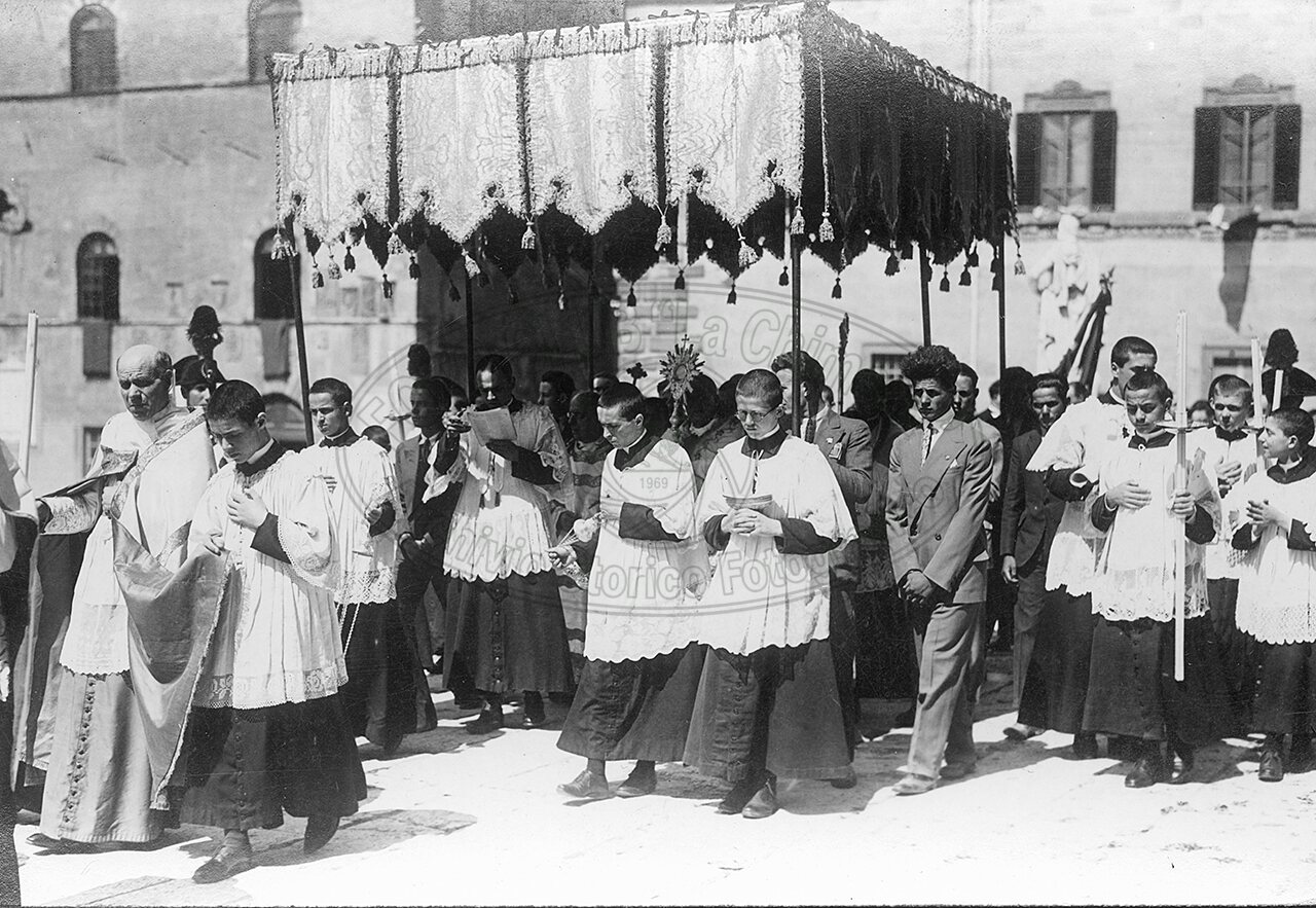 Religiosi in processione