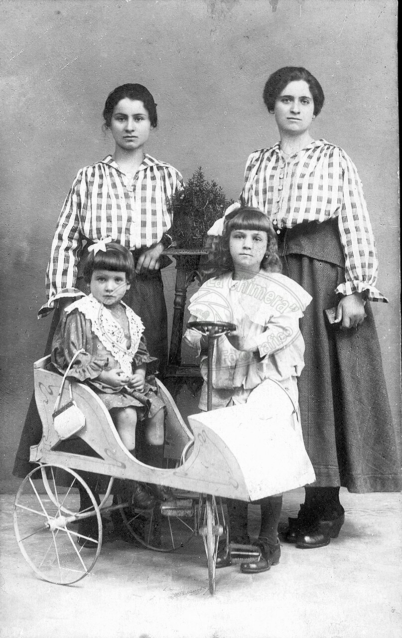 gruppo femminile di parenti