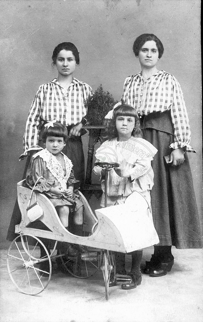 gruppo femminile di parenti