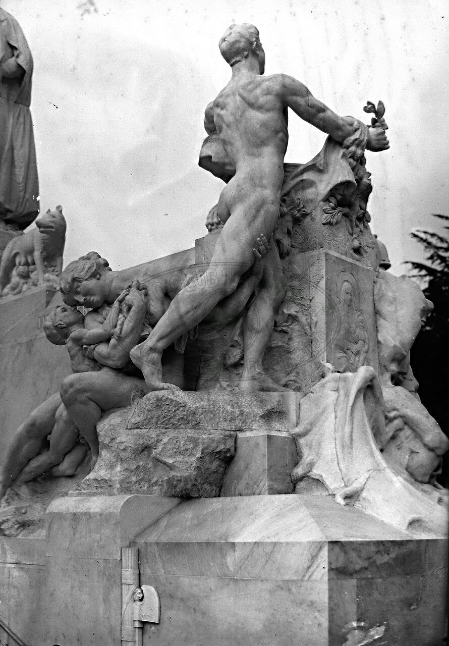 Monumento a Petrarca al Prato