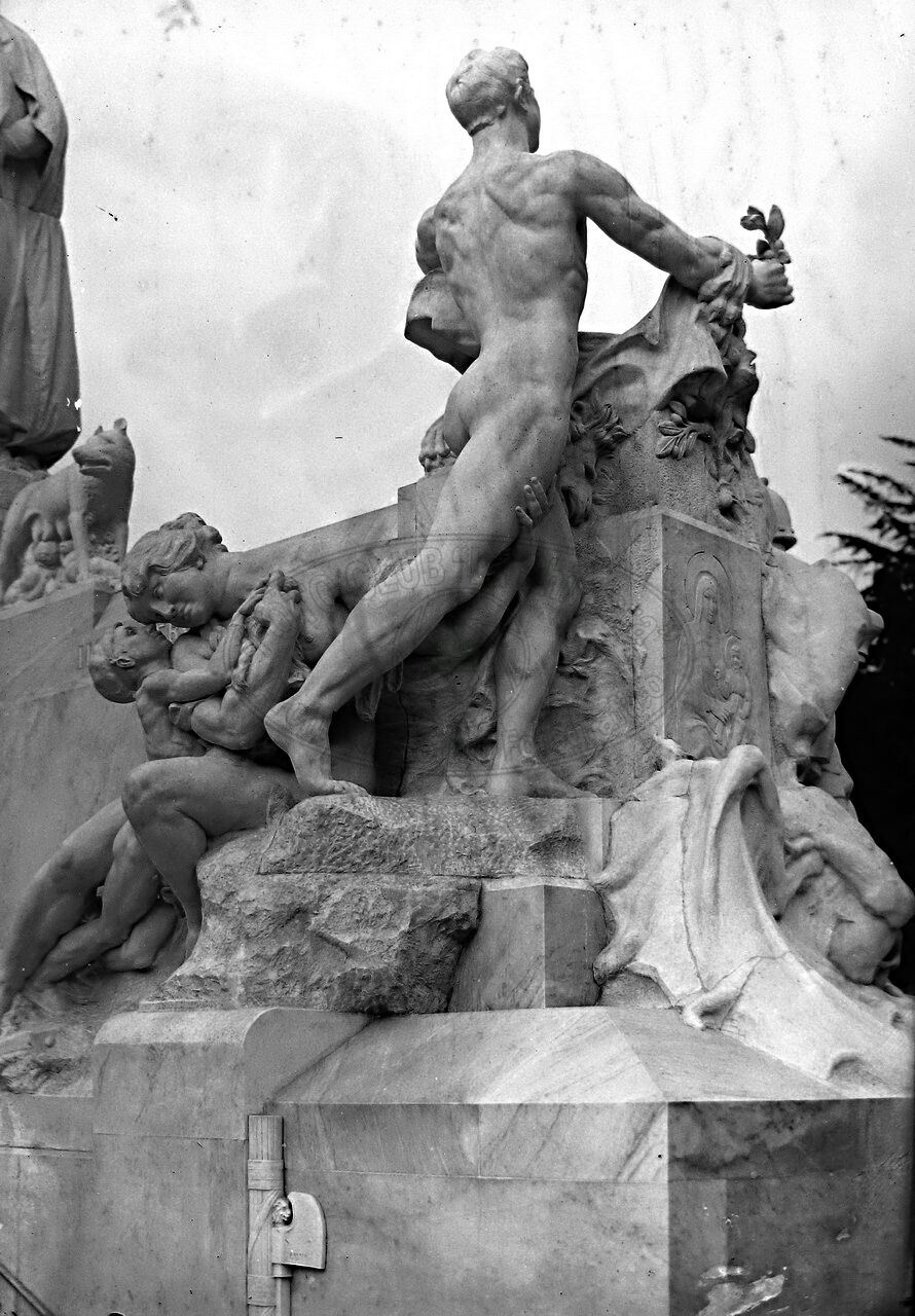 Monumento a Petrarca al Prato