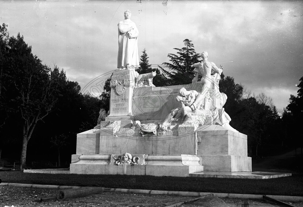 Monumento a Petrarca
