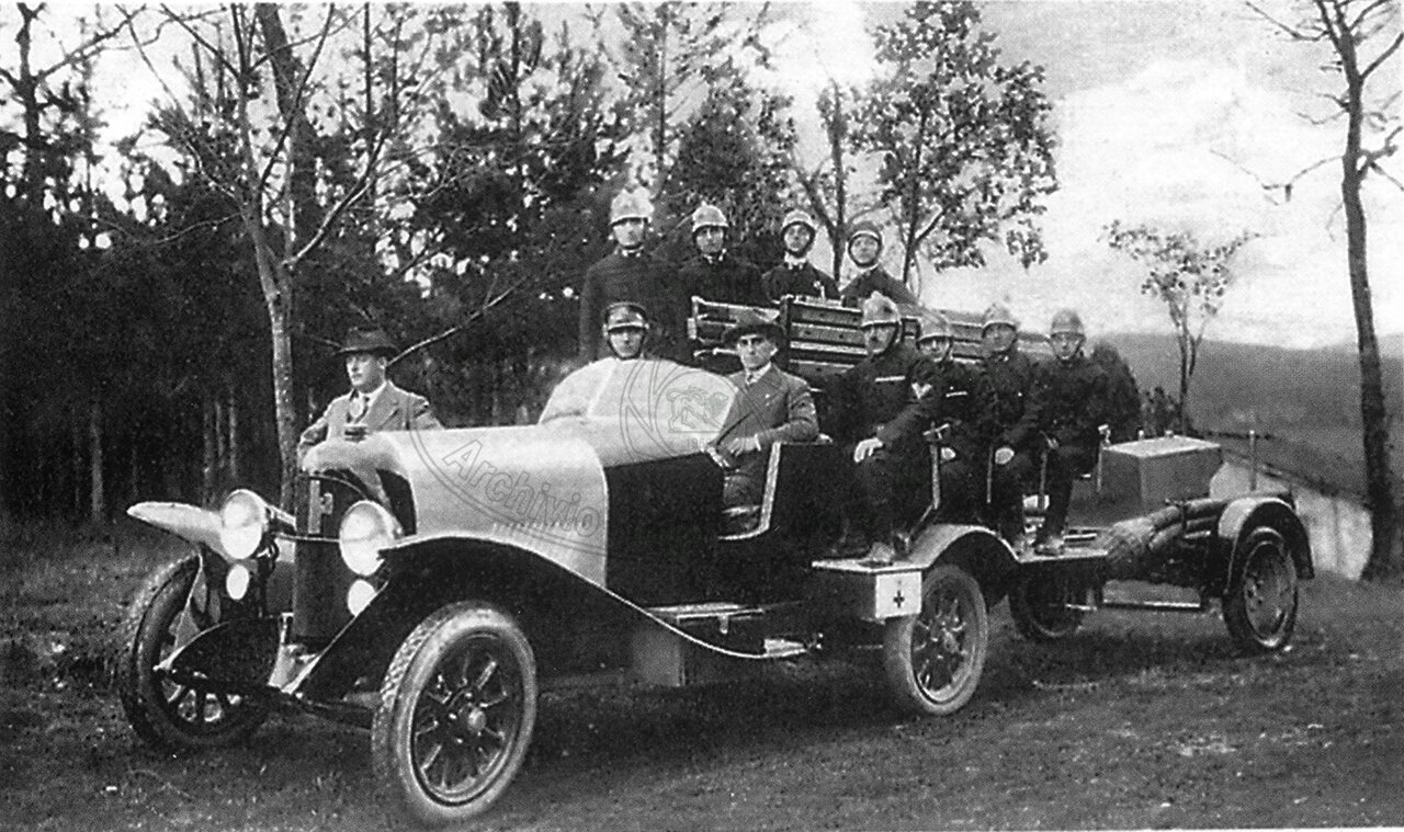 Vigili del Fuoco in auto attrezzata
