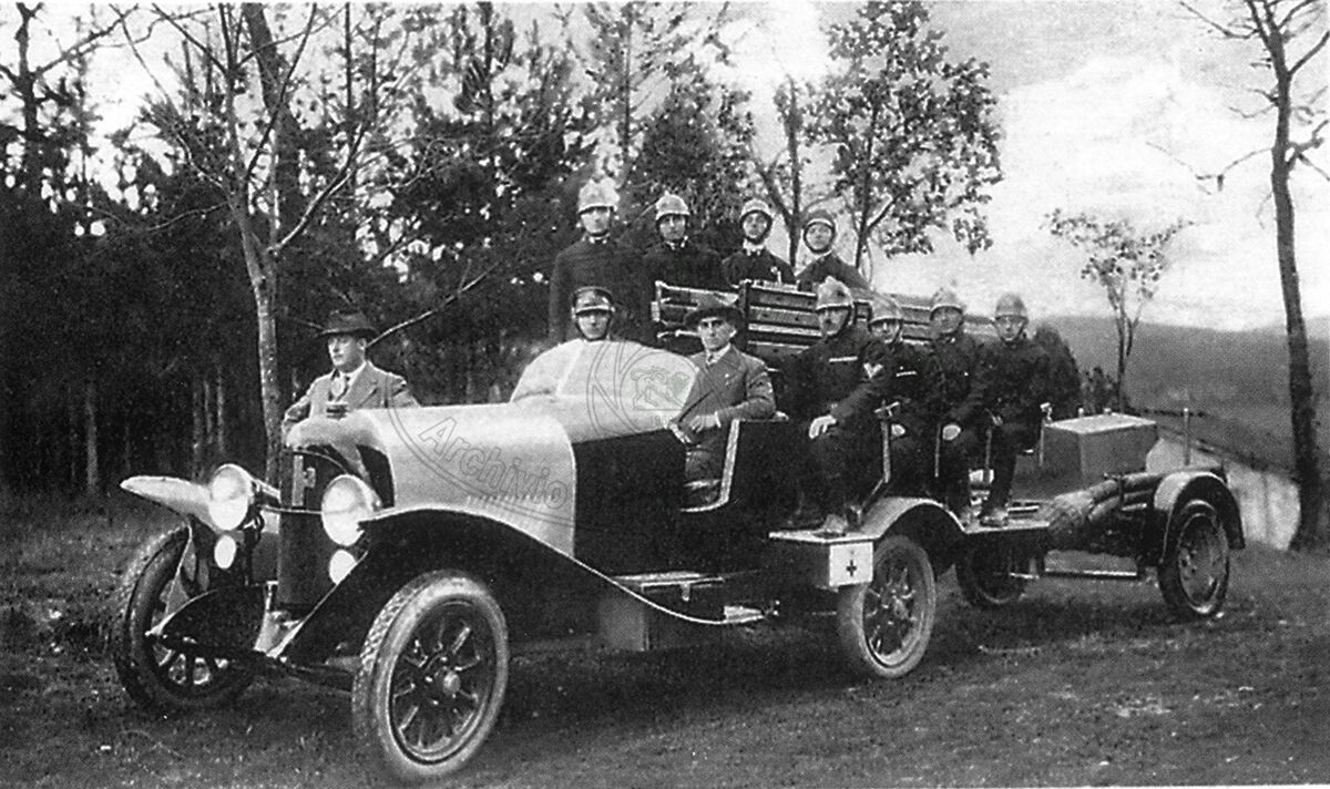 Vigili del Fuoco in auto attrezzata