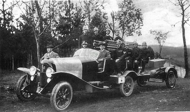 Vigili del Fuoco in auto attrezzata