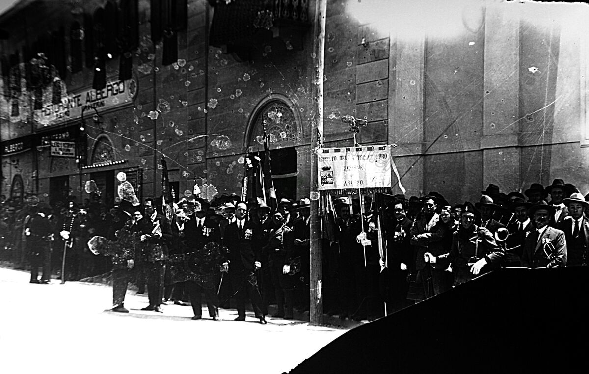 Manifestazione in Via Guido Monaco