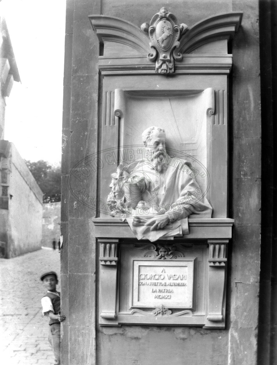 Edicola con busto del Vasari