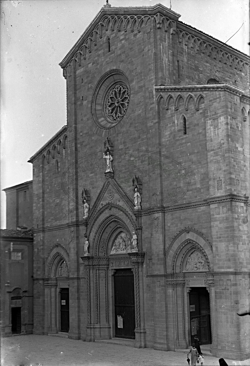 Facciata del Duomo, chiesa del ‘300
