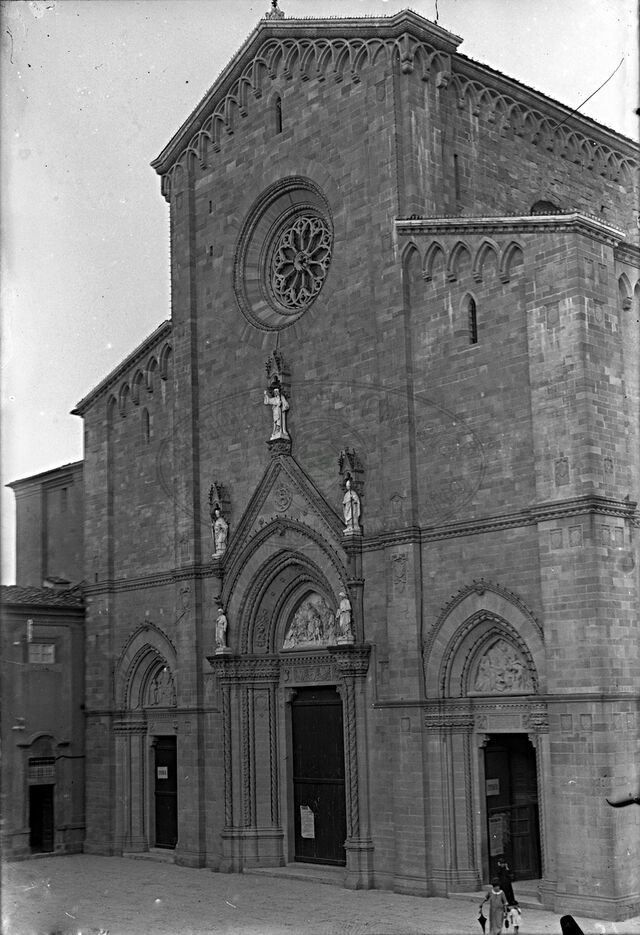 Facciata del Duomo, chiesa del ‘300