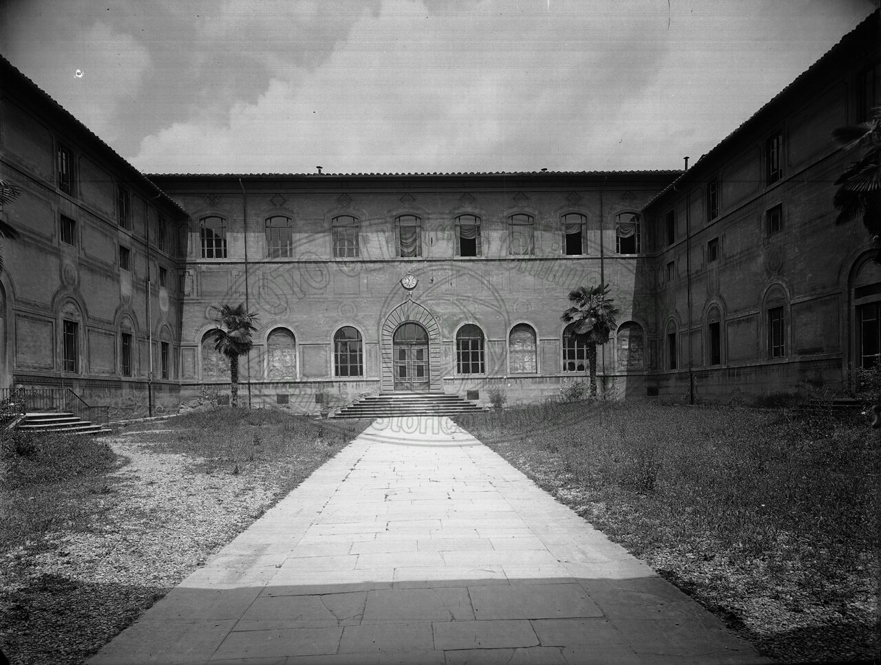 Cortile della R. Scuola Normale in Via Porta Buja