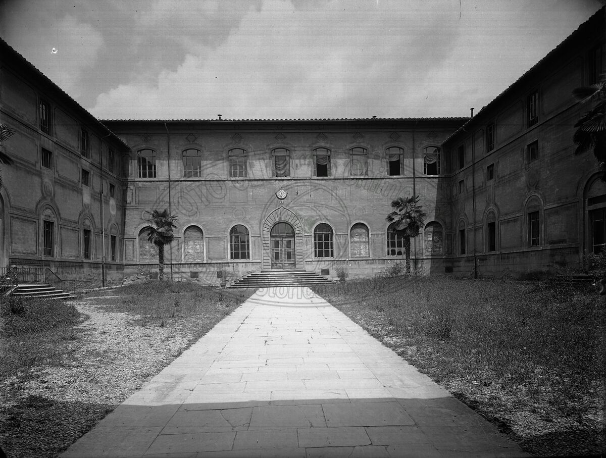 Cortile della R. Scuola Normale in Via Porta Buja