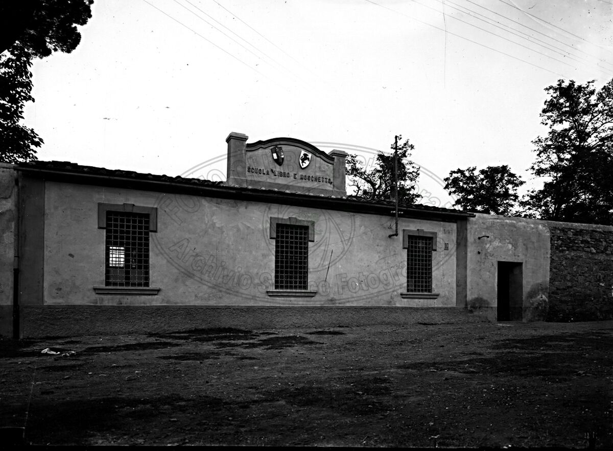 Scuola elementare “Libro e moschetto”