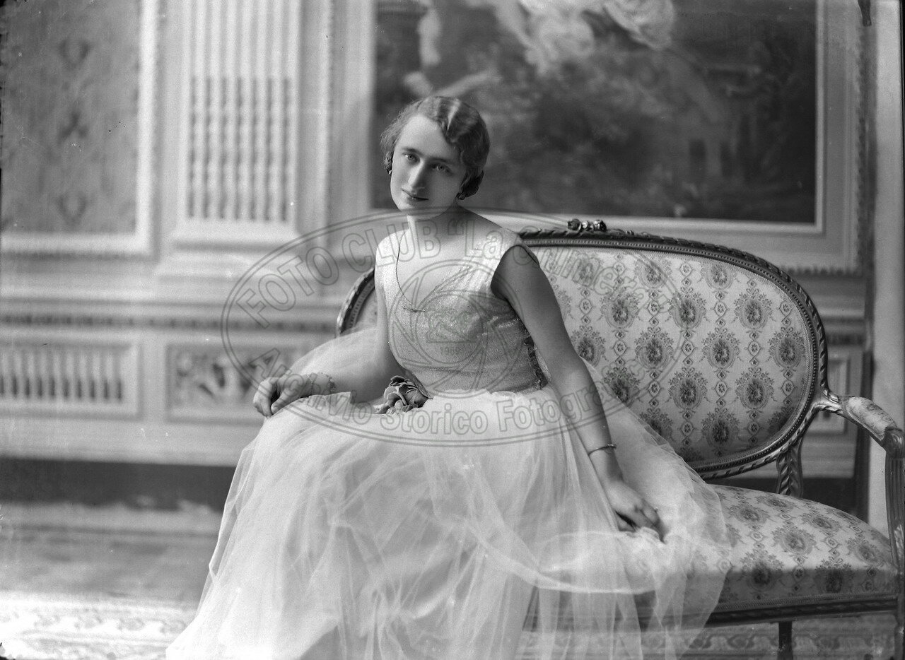 Ritratto di donna seduta
