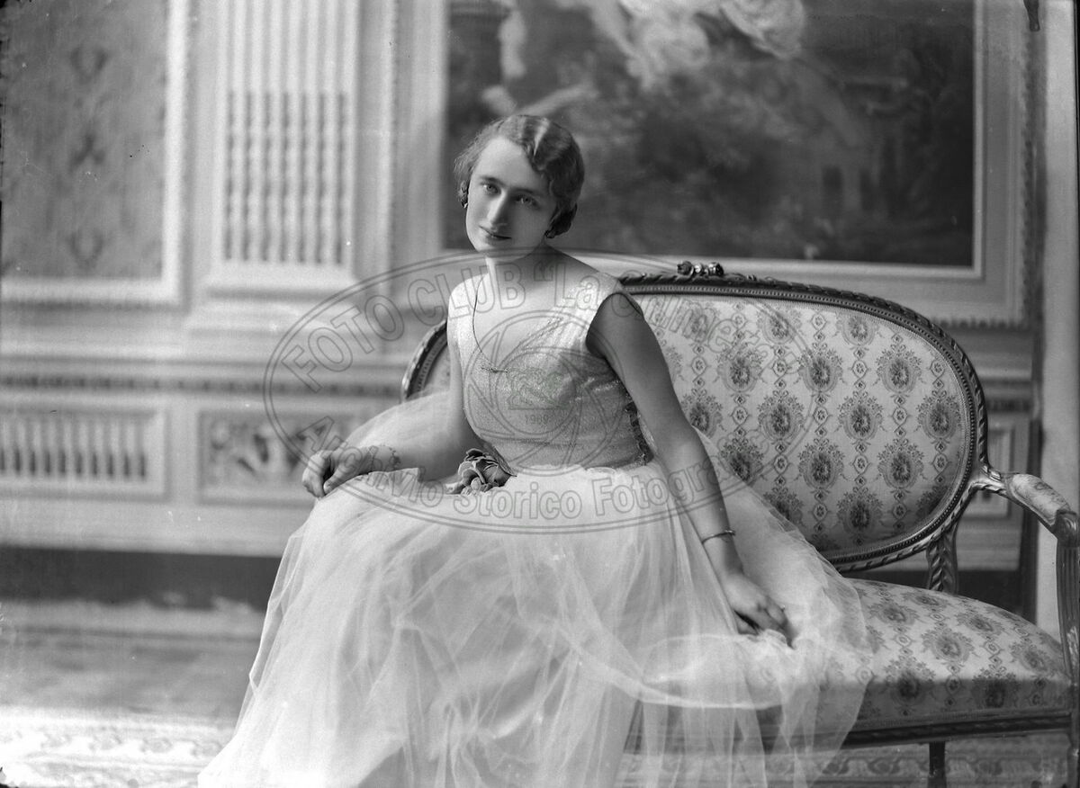 Ritratto di donna seduta