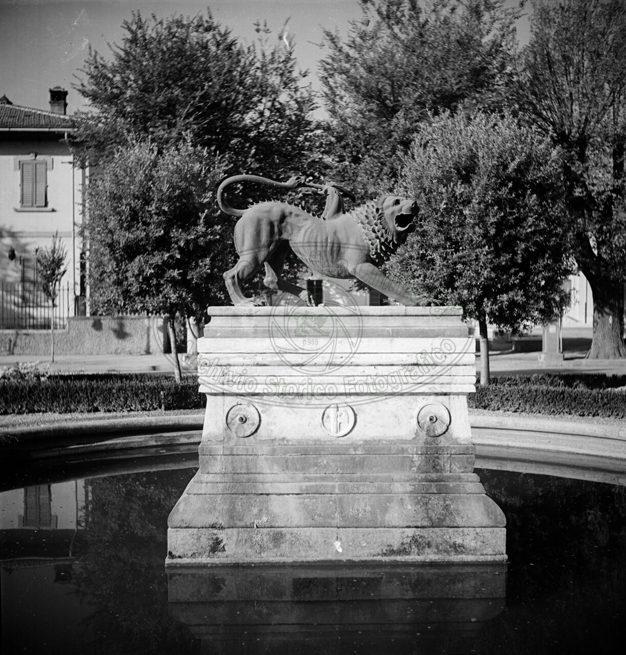 Vasca con chimera