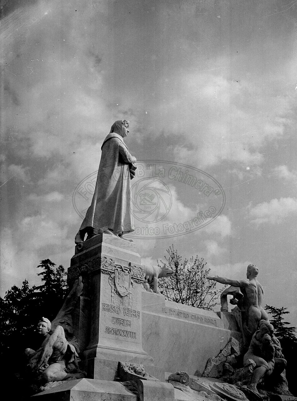 Monumento a Petrarca al Prato