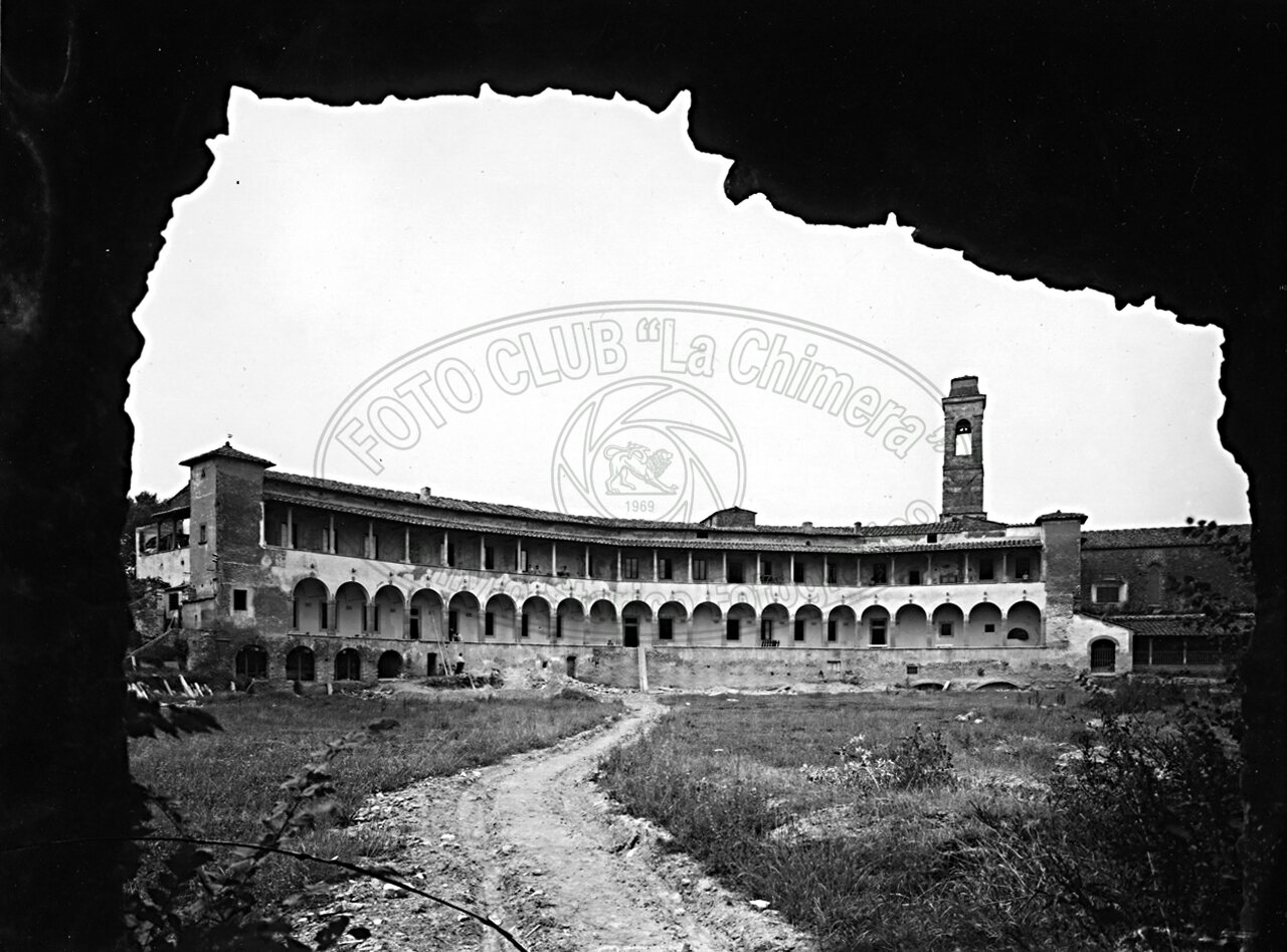 Da un arco dell’Anfiteatro Romano