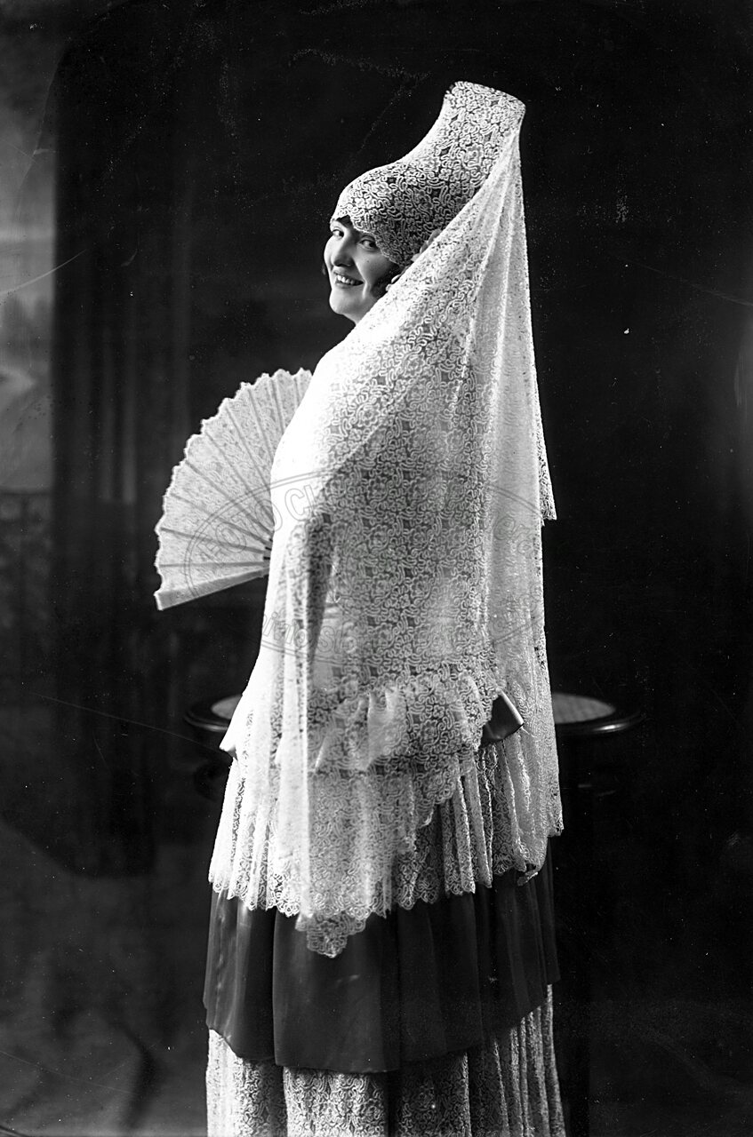 Figura di donna in studio