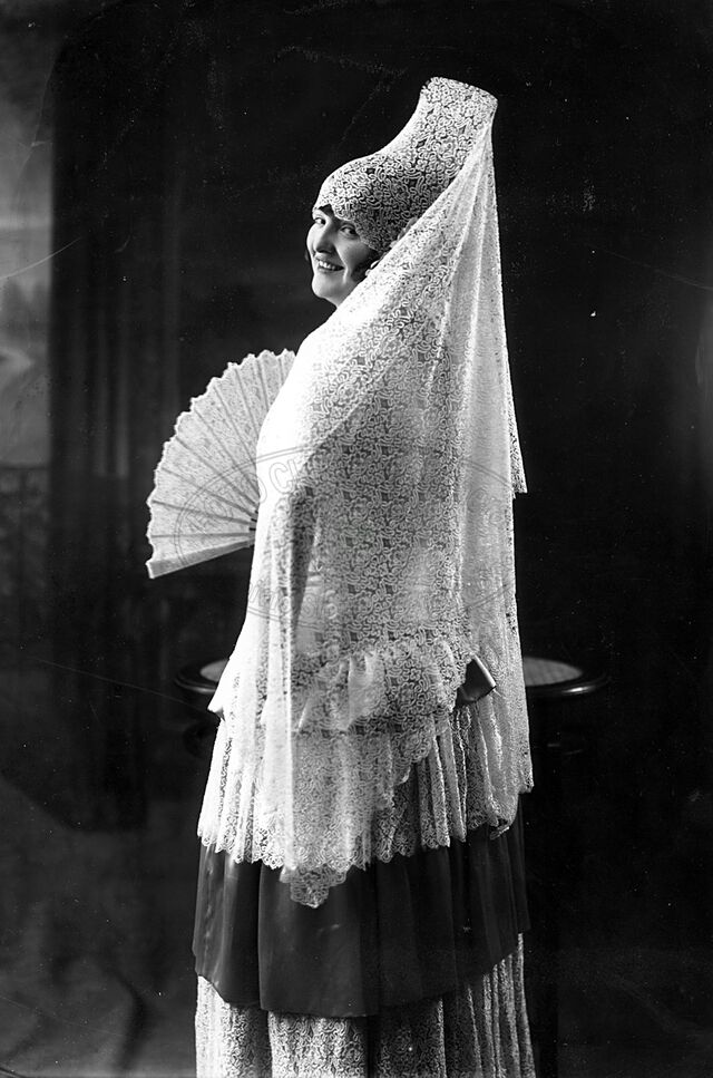 Figura di donna in studio