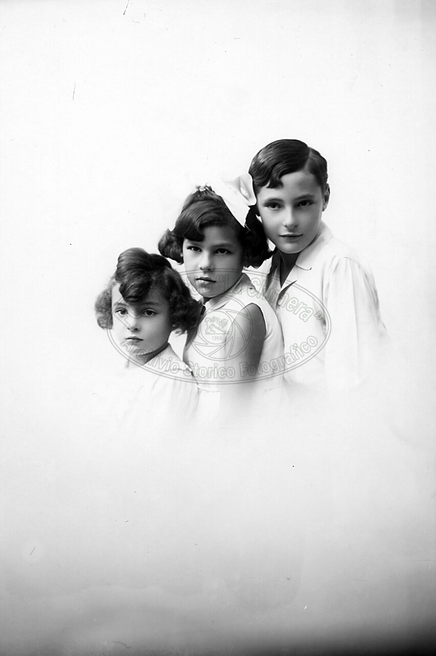 Foto di fratellini in studio