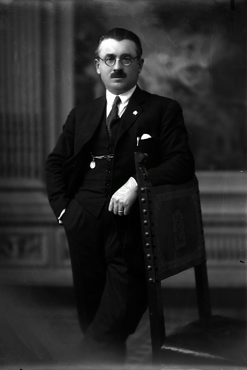 Figura di uomo in studio