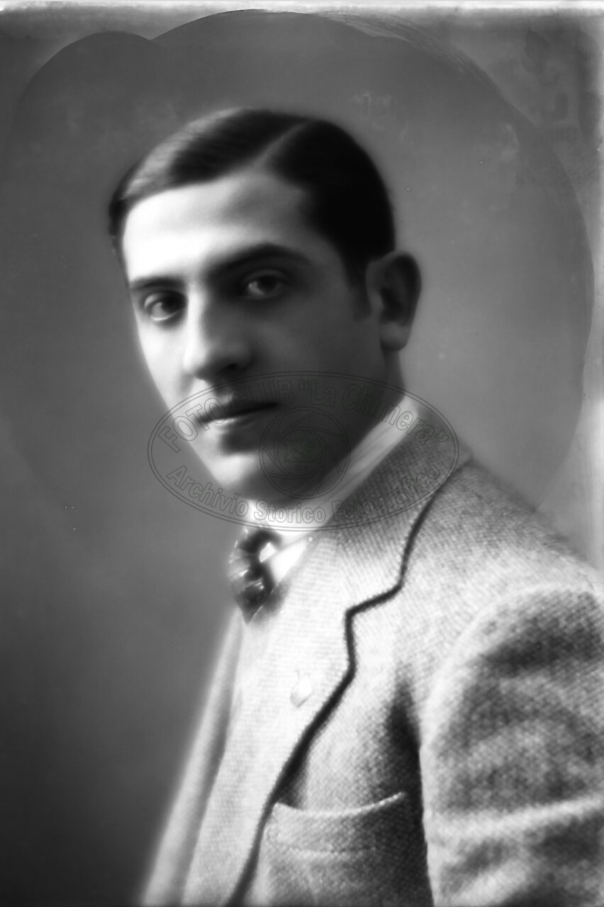 Ritratto di uomo in studio