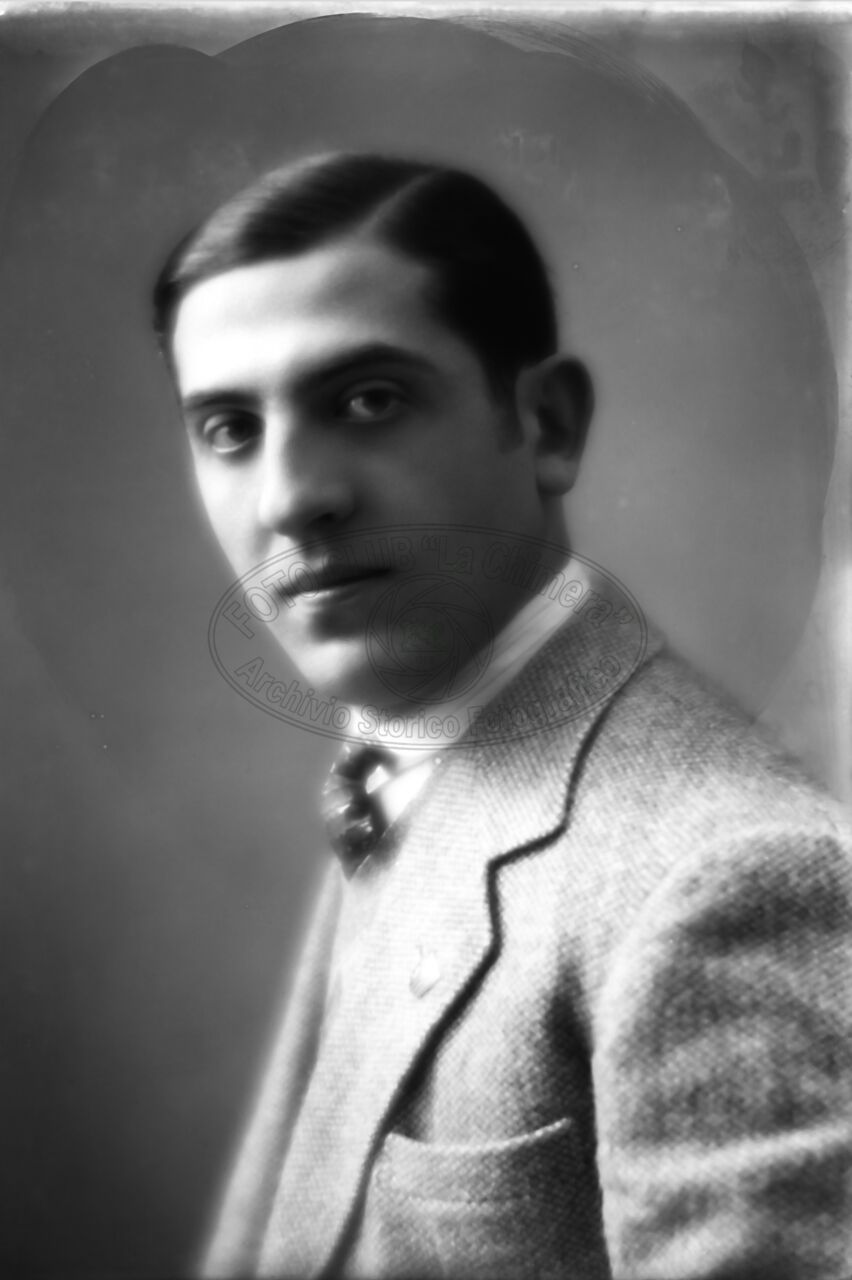 Ritratto di uomo in studio