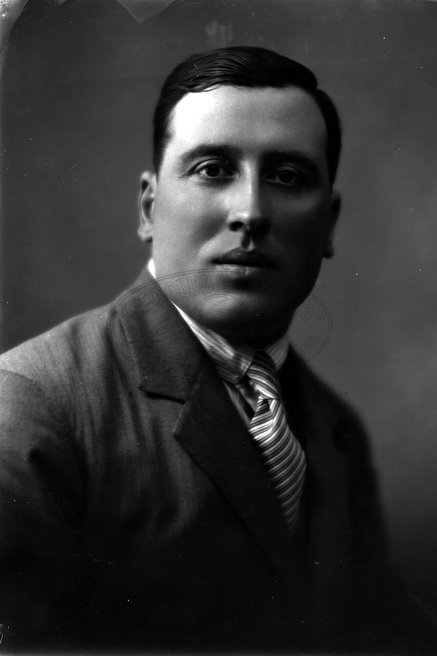 Ritratto di uomo in studio