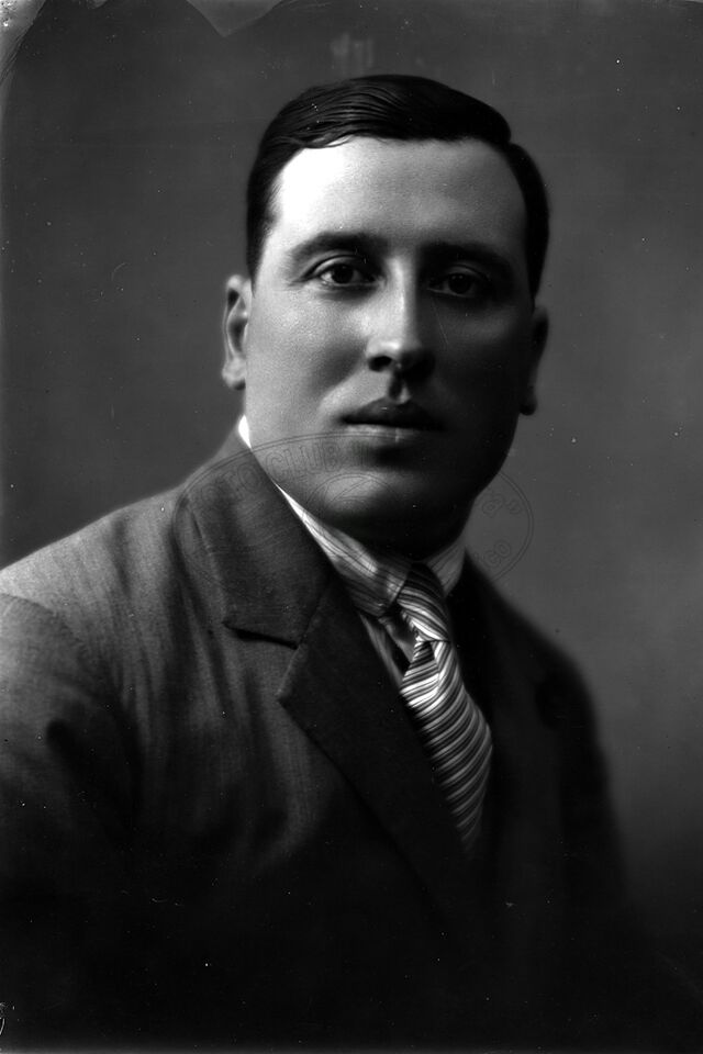 Ritratto di uomo in studio