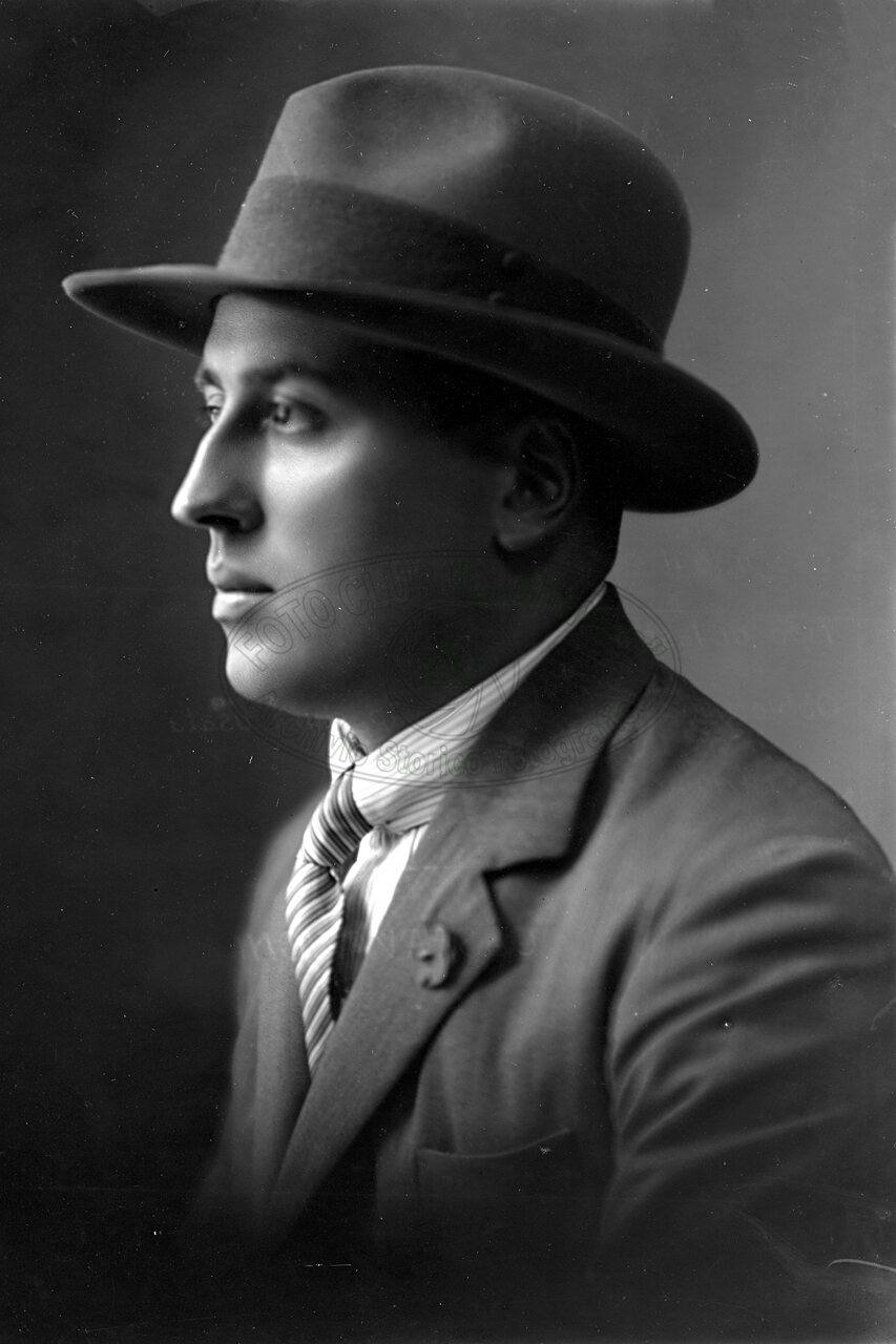 Ritratto di uomo in studio