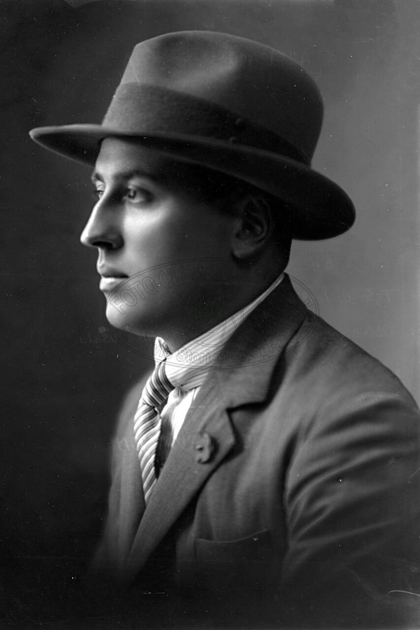 Ritratto di uomo in studio