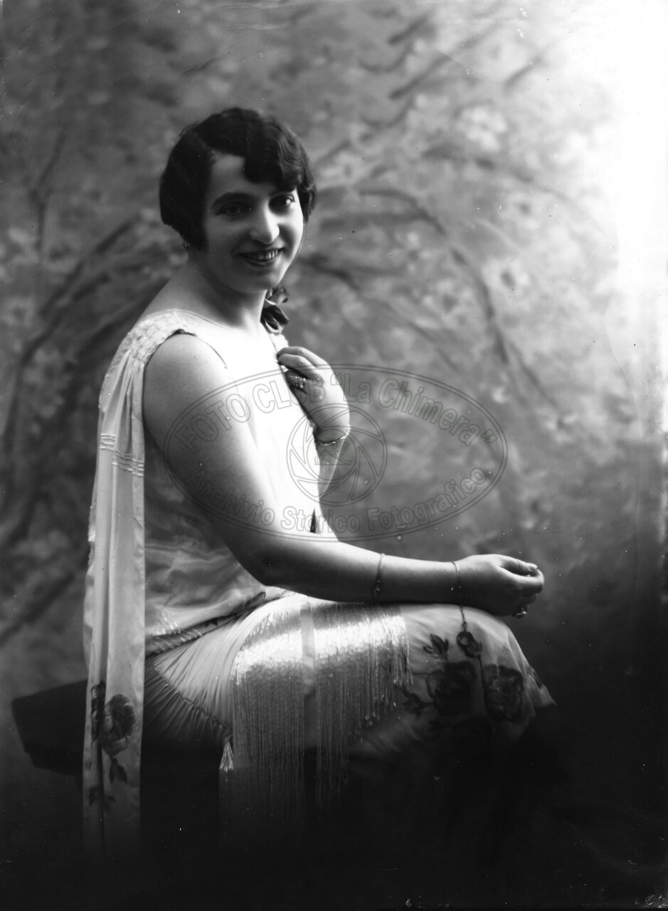 Figura di donna in studio