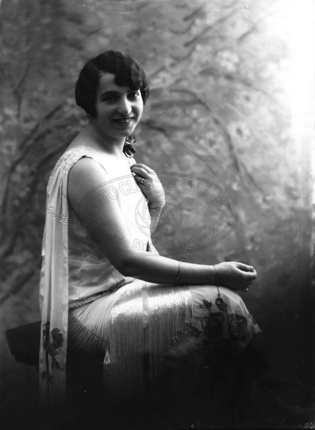 Figura di donna in studio