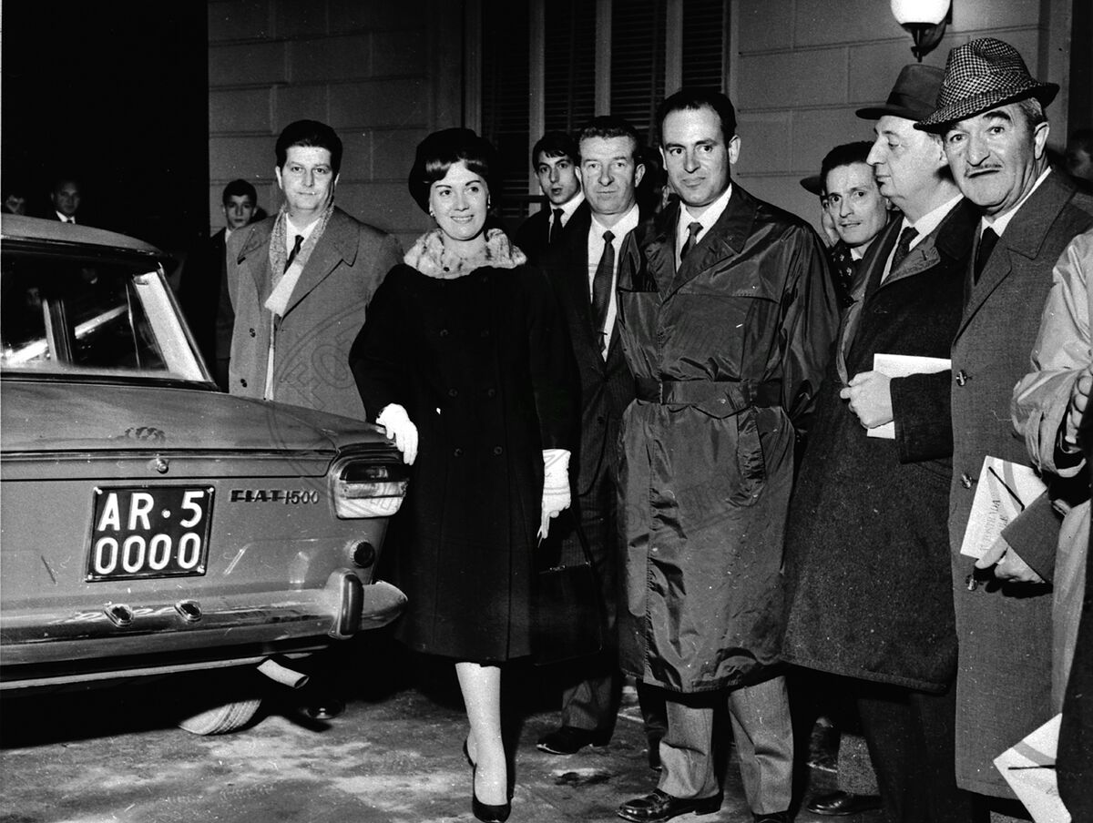 Consegna della targa auto AR 50000