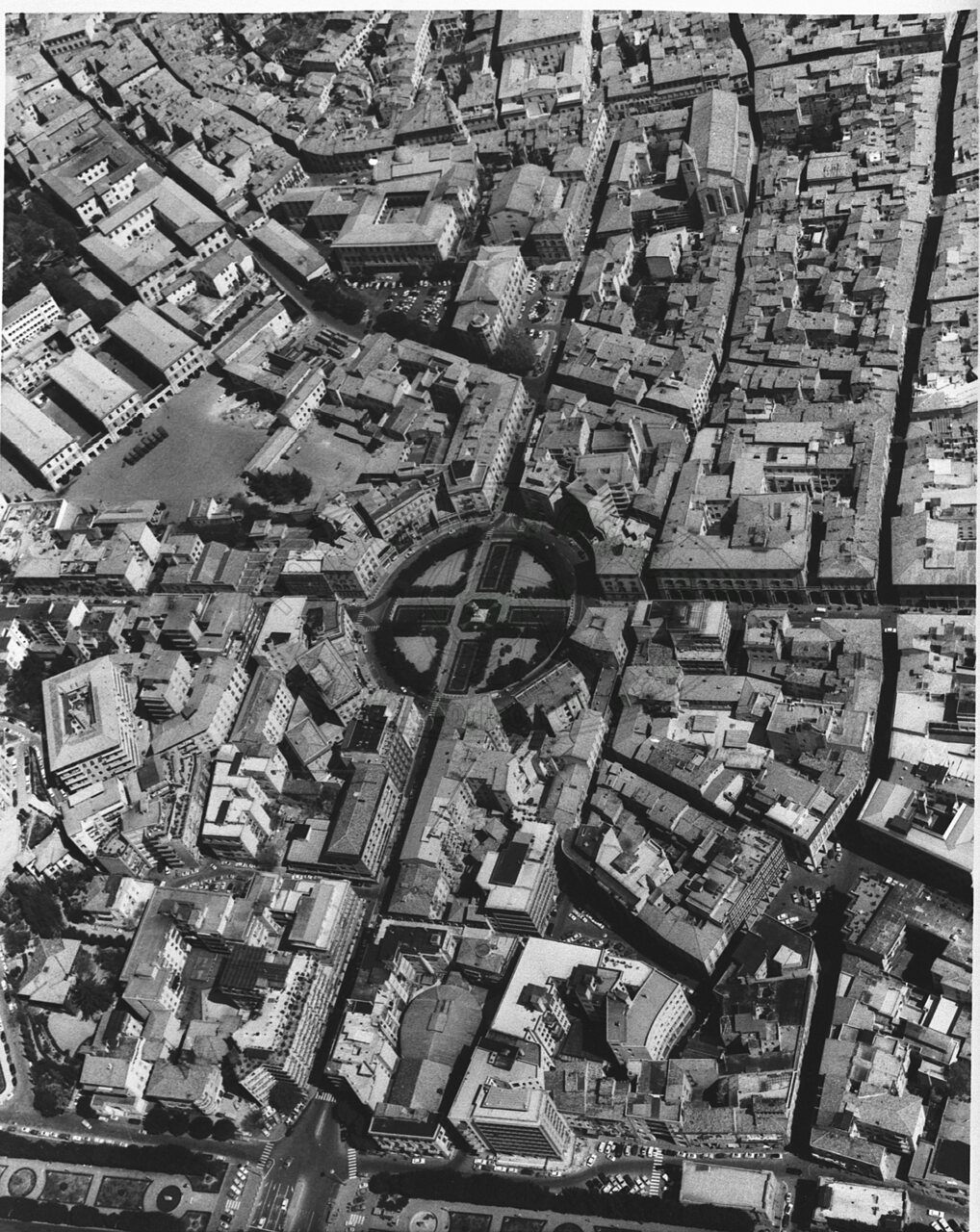 Panoramica su Piazza Guido Monaco