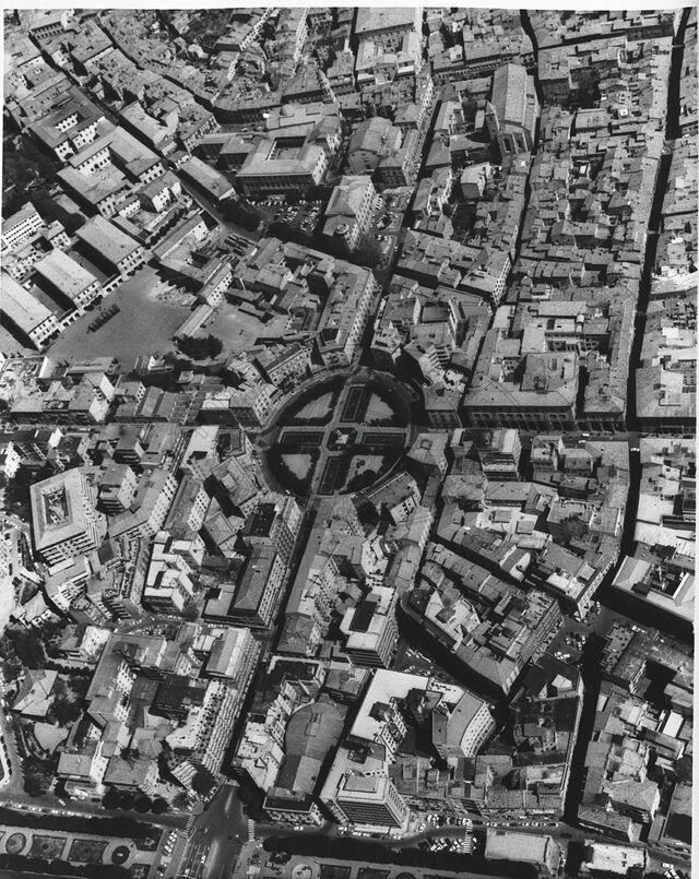 Panoramica su Piazza Guido Monaco