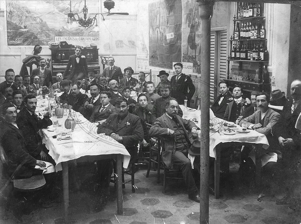 Gruppo al ristorante