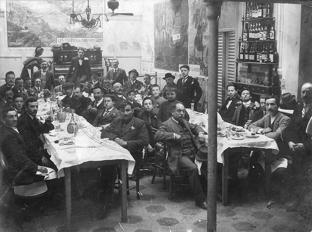 Gruppo al ristorante