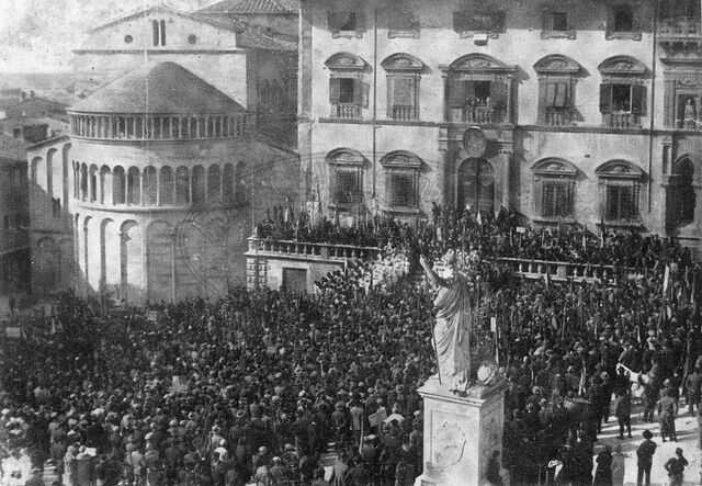 Raduno in Piazza Grande