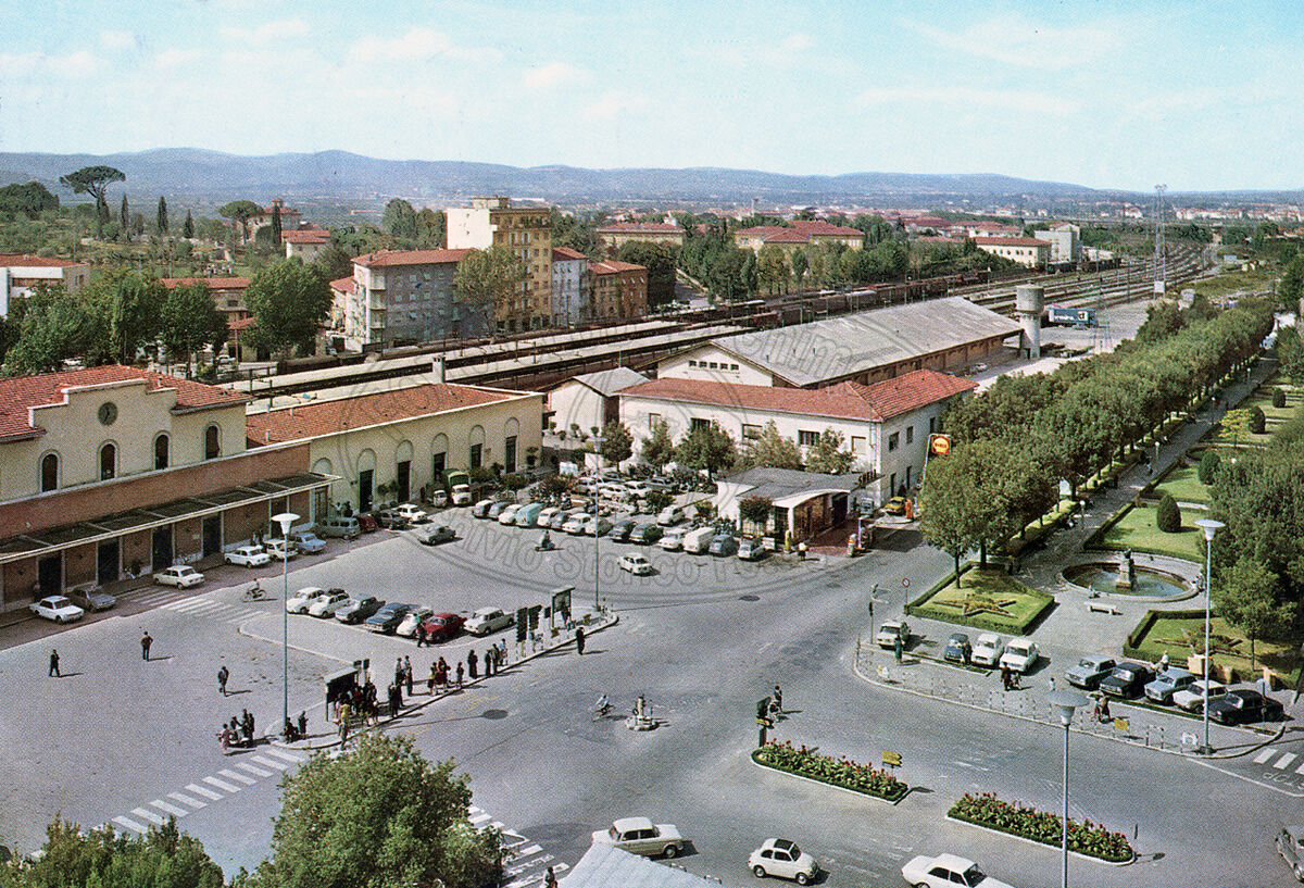 Piazza della Repubblica (già della Stazione e Piazzale del Duce)