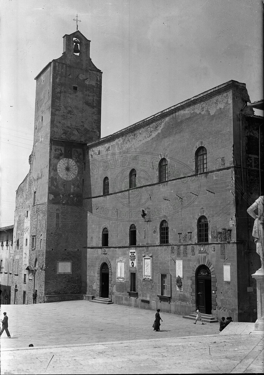Piazza del Comune (dei Priori, della Libertà)