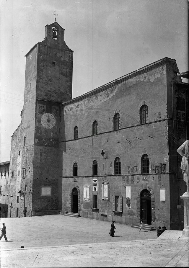 Piazza del Comune (dei Priori, della Libertà)